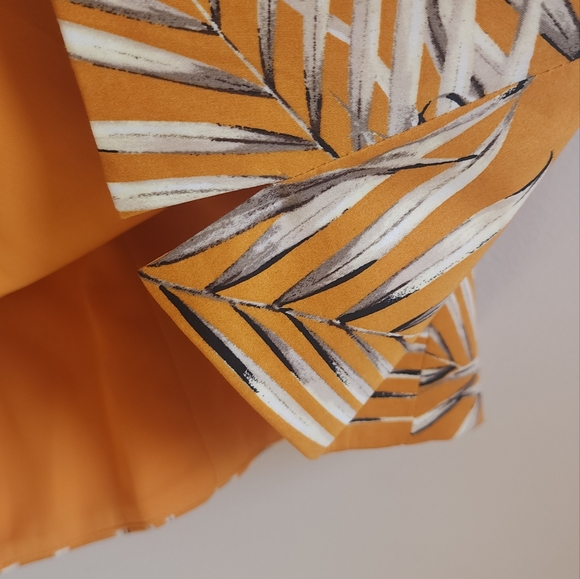 White house black market tank size 4 - Picture 6 of 7